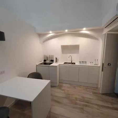 Tra Storia E Design La Domus Apartment *